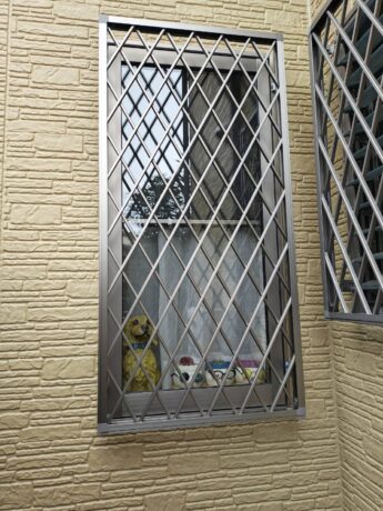 大阪府河内長野市N様邸 面格子取り付け作業👷-施工後