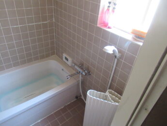 大阪府堺市美原区N様邸「お風呂の寒い・滑る・掃除が大変をまるごと解決！」-施工前