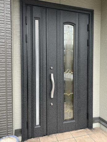 大阪府堺市南区F様邸「高級感あふれる玄関へ。剥がれ・浮きを克服した劇的リニューアル」-施工後