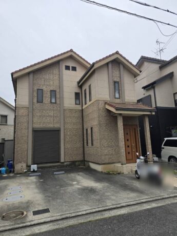 大阪府堺市南区M様邸 外壁塗装工事「コントラストで魅せる、ワンランク上の塗り替え」-施工前